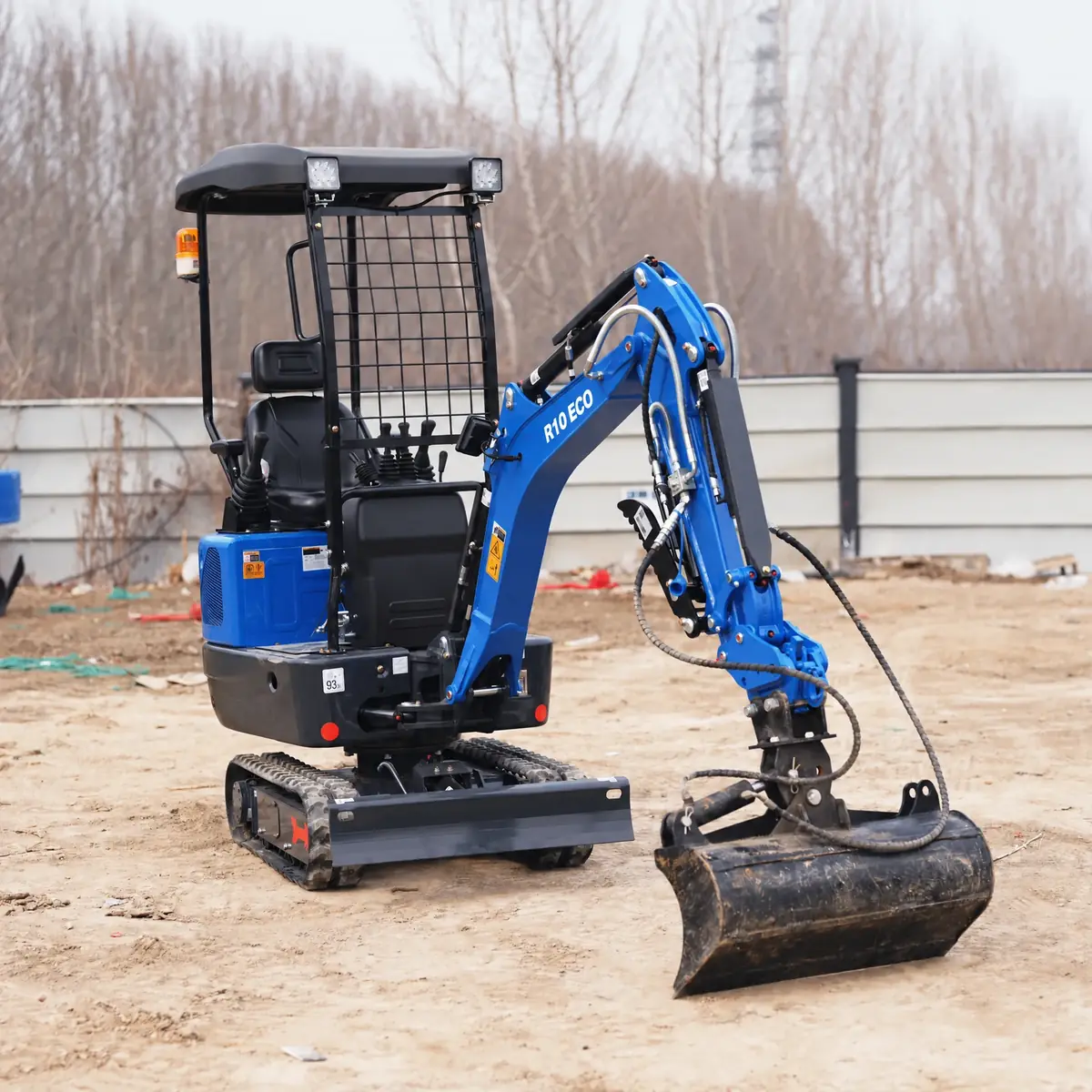 Miniexcavadora compacta blava R10 ECO d'una fotografia aportada per RMAQ, sense persones